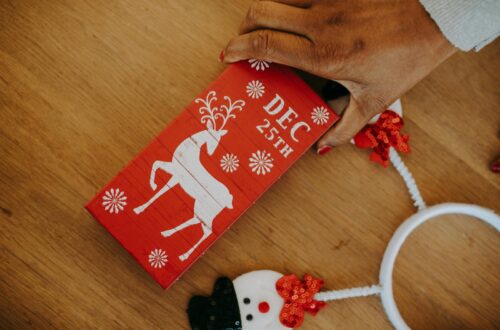 Festive Christmas table setup featuring a red reindeer block indicating December 25th with playful snowman decor.